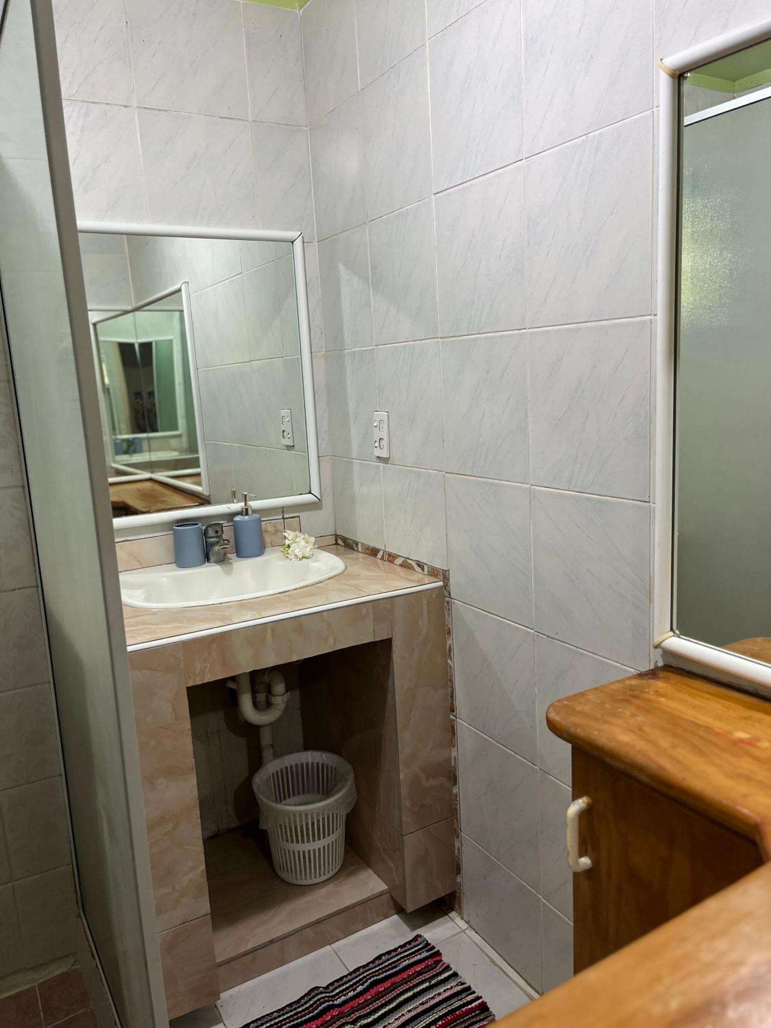 Sharnytas Guesthouse Air Conditioned Аваруа Экстерьер фото